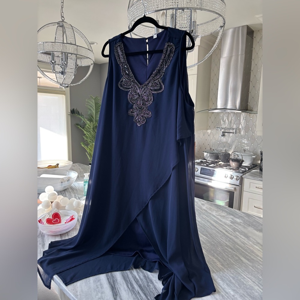 Beautiful formal dress or dinner dress size 3X navy blue and flattering